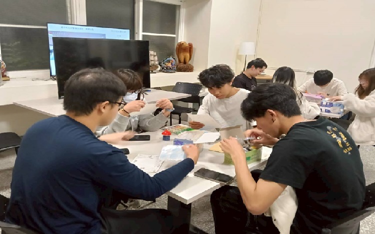 114學年度第1學期 快樂生活在修平(聖誕卡片)